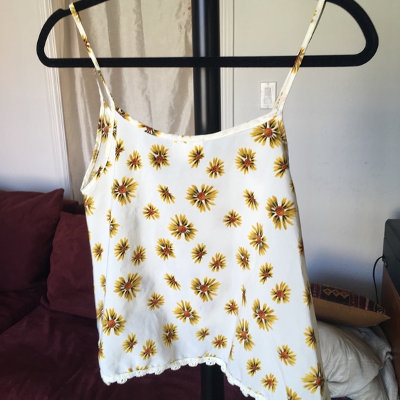 Floral Crop Tank Top - Picture 4 of 4